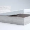 Camera da letto completa 160x200 con comò e specchio effetto legno bianco CMG44