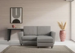 Divano 172x85cm design a due posti con piedini in legno e pouf idrorepellente grigio DI38
