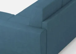 Divano 172x85cm design a due posti con piedini in legno e pouf idrorepellente blu avio DI38