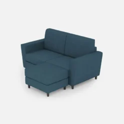 Divano 172x85cm design a due posti con piedini in legno e pouf idrorepellente blu avio DI38