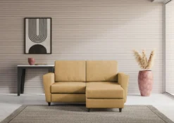 Divano 172x85cm design a due posti con piedini in legno e pouf idrorepellente ocra DI38