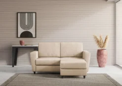 Divano 172x85cm design a due posti con piedini in legno e pouf idrorepellente beige DI38