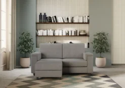 Divano 168x85cm design a due posti con bracciolo squadrato e pouf stoffa idrorepellente grigio DI5
