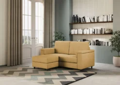 Divano 148x85cm design a due posti con bracciolo squadrato e con pouf ocra DI4