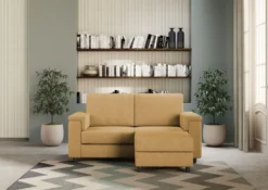 Divano 148x85cm design a due posti con bracciolo squadrato e con pouf ocra DI4