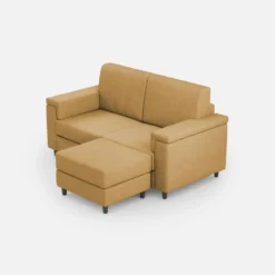 Divano 148x85cm design a due posti con bracciolo squadrato e con pouf ocra DI4