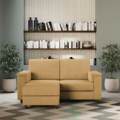 Divano 148x85cm design a due posti con bracciolo squadrato e con pouf ocra DI4