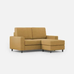 Divano 148x85cm design a due posti con bracciolo squadrato idrorepellente e pouf ocra DI15