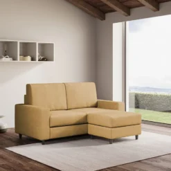 Divano 148x85cm design a due posti con bracciolo squadrato idrorepellente e pouf ocra DI15