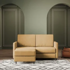 Divano 138x85cm design a due posti con pouf stoffa idrorepellente ocra DI26