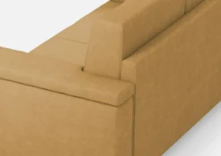 Divano 148x85cm design a due posti con bracciolo squadrato ocra DI1