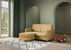 Divano 158x85cm design a due posti per salotto con pouf versatile ocra DI27