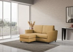 Divano 152x85cm design a due posti piccolo con pouf e stoffa idrorepellente ocra DI37