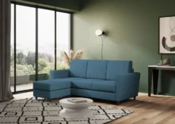 Divano 212x85cm design a tre posti con piedini in legno e pouf idrorepellente blu avio DI39