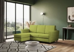 Divano 212x85cm design a tre posti con piedini in legno e pouf idrorepellente verde DI39