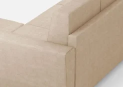 Divano 212x85cm design a tre posti con piedini in legno e pouf idrorepellente beige DI39