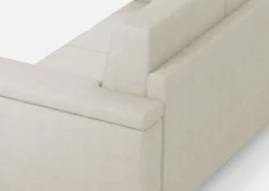 Divano 208x85cm design a tre posti con bracciolo squadrato tessuto idrorepellente bianco latte DI3