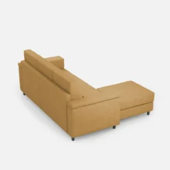 Divano 208x85 design a tre posti con bracciolo squadrato e pouf idrorepellente ocra DI6