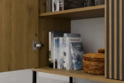 Madia moderna lamellata per soggiorno 103,5 cm con ante tip-on rovere e nero MT4