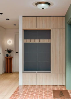 Mobile ingresso moderno 150x238 con scarpiera rovere chiaro e grigio MIT10